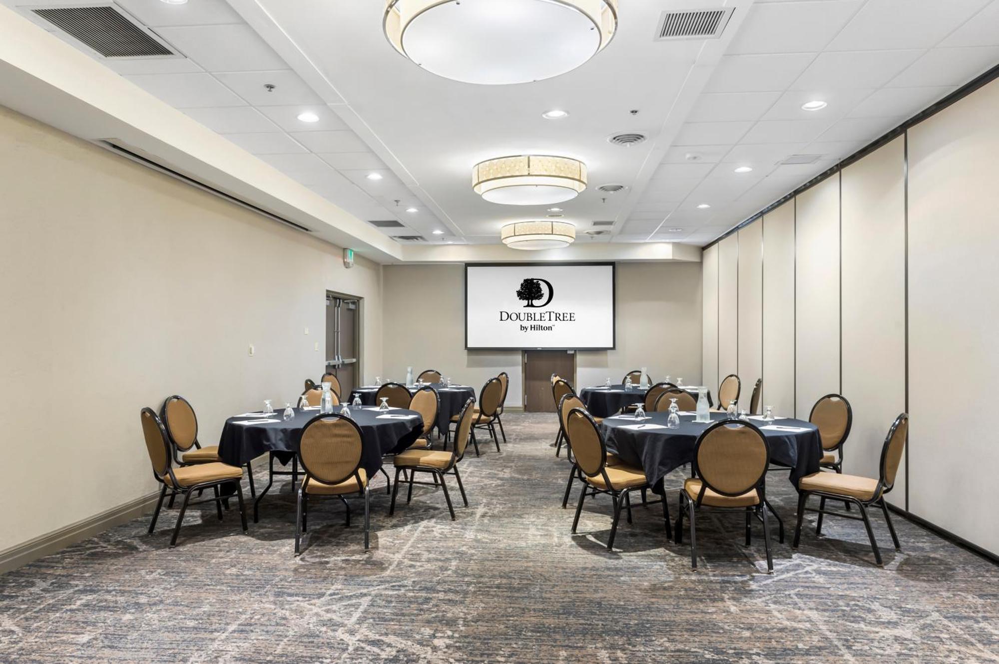 Doubletree By Hilton Roseville Minneapolis Exterior foto